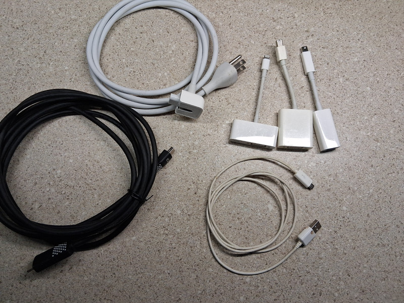 Lot of 5 Genuine OEM Apple Adapters Cable Bundle USB +Belkin Mac Compatible Cord