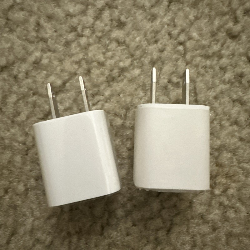 NEW (2) Genuine OEM Apple 5W USB Travel Power Adapters Cube Chargers A1385