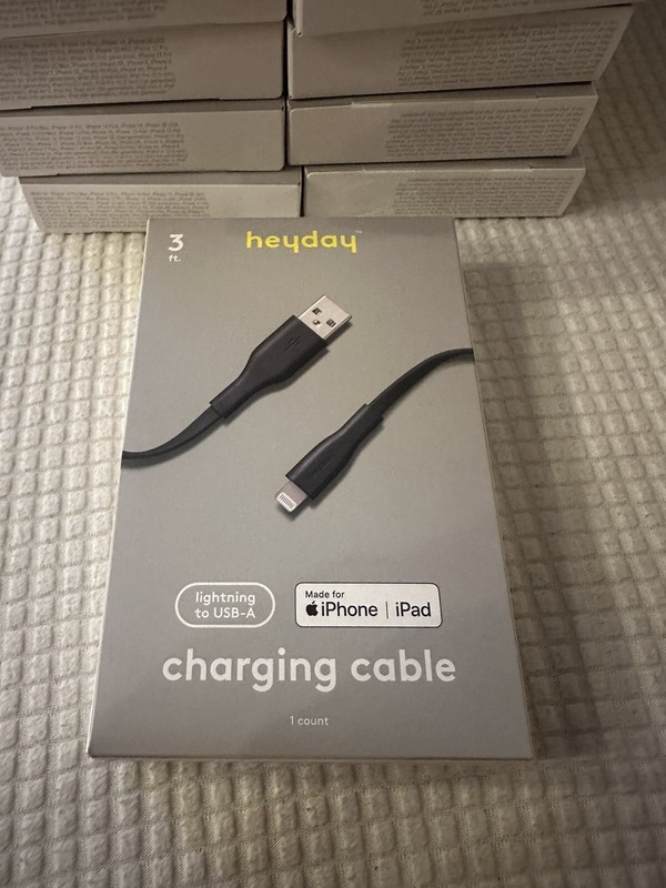 12x Heyday 3’ Fast Charge USB-A Flat Charging Cable - Black - NEW Mfi-certified gallery