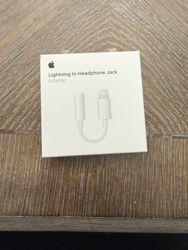 Apple MMX62AM/A 3.5mm Audio Adapter