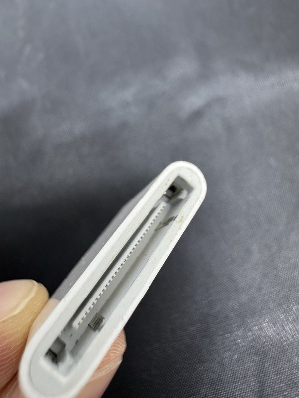 Apple Lightning to 30-Pin Adapter A1468 Genuine OEM Connector gallery