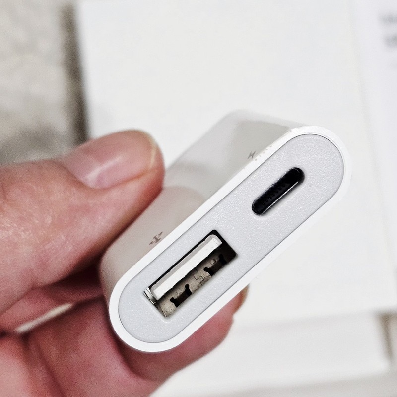 SUNTRSI 8 Pin to USB 2.0 OTG Adapter iPhone iPad Charger Splitter Camera gallery