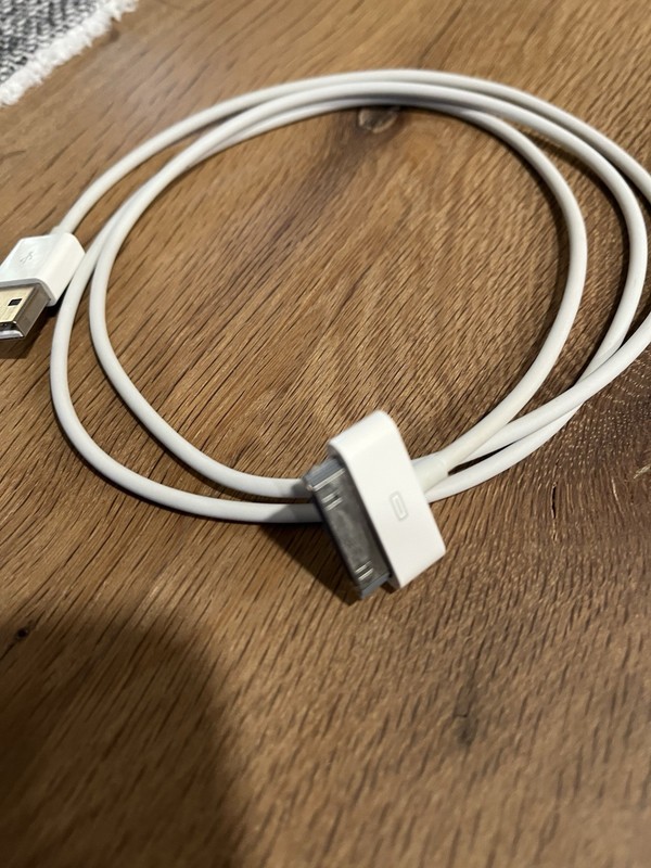 Apple MA591G/C 30-pin to USB Cable for vintage iPod iPad iPhone