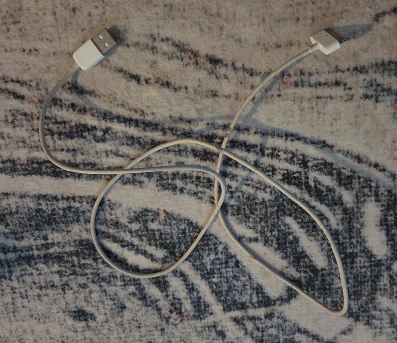 Apple 30-Pin to USB-A Cable Working &Tested For iPod, iPhone 4s & earlier iPads. gallery