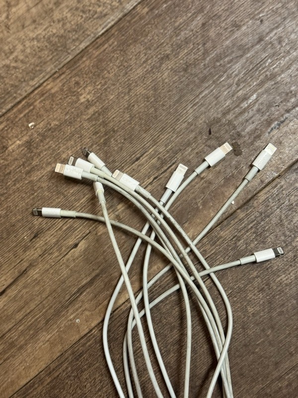 Lots Of 15 Used OEM (original) Apple 1M USB to Lightning Charger Cables gallery