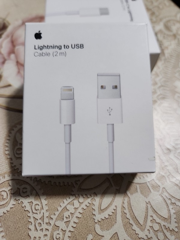Bundle: Apple 2m Lightning to USB,USB-C,USB-C Lightning,USB-C 20W Power Adapter gallery
