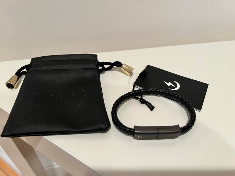 TORRO BRACELET USB LIGHTING CABLE 8.5″ Black with Pouch