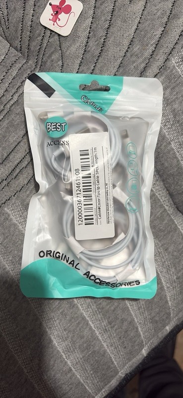 White Charging Cable 1m Universal Cell Phone Accessory in Retail Packaging