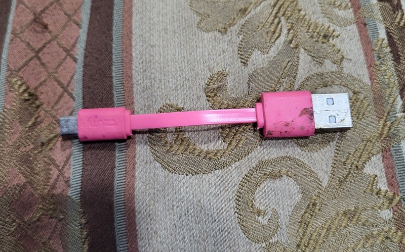 Tzumi Micro-USB-B to USB-A Charge/Sync Cable for Digital Cameras, Pink 2"