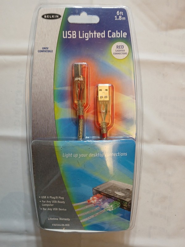 Bellkin Lighted Usb Cable 6 Ft. Red