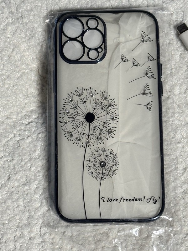 Set Of 3 | iPhone 12 Pro Max Case + USB-C cable to Lighting + Lighting to stereo gallery