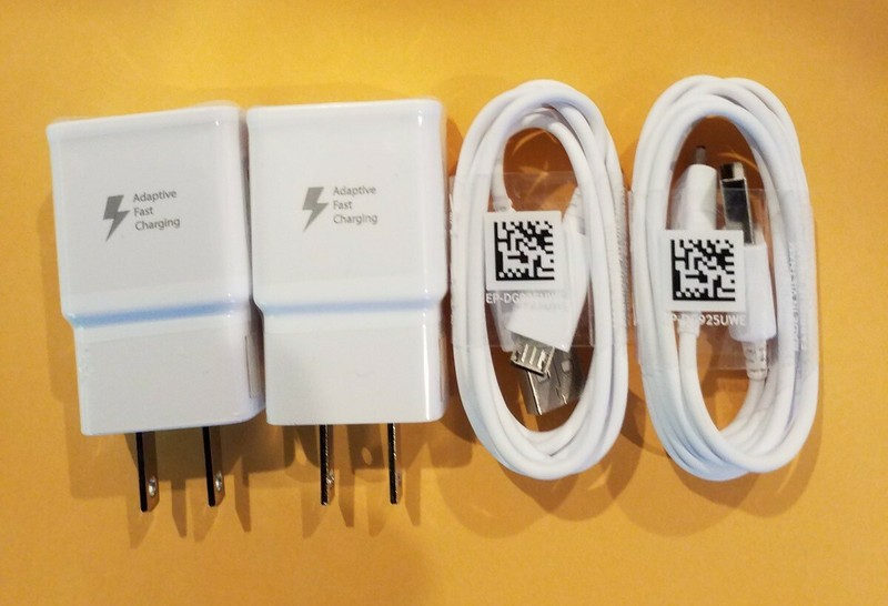 2 Samsung Adaptive Fast Charging Adapters EP-TA20JWE + 2 Data Cables EP-DG925UWE