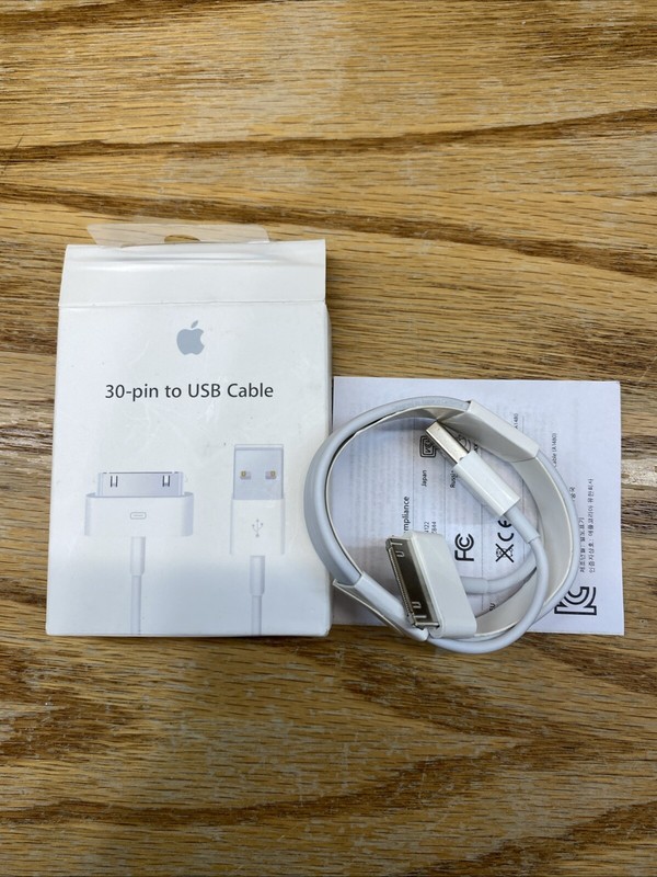 Apple MA591G/C 30-pin to USB Cable