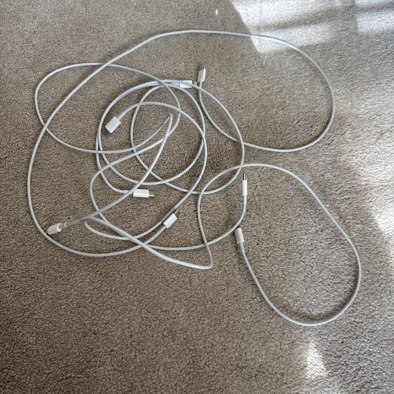 Apple Lightning to USB Charging Cable (1m/3.3ft) lot of 4 (4 3 foot cables)