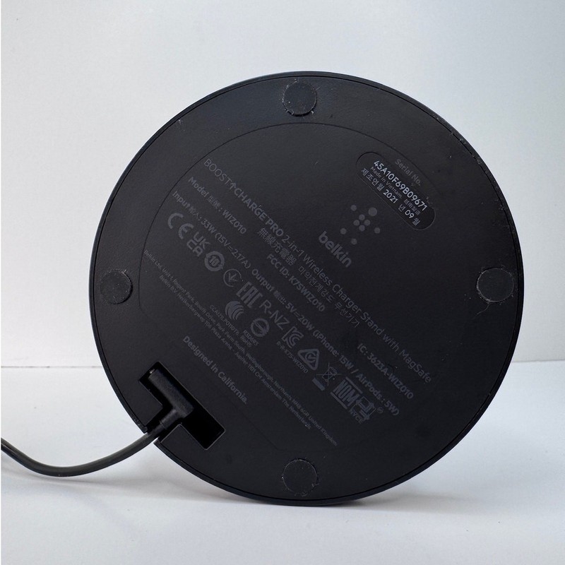Belkin BoostCharge Pro 2-in-1 (15W) Wireless Charger Stand with MagSafe gallery