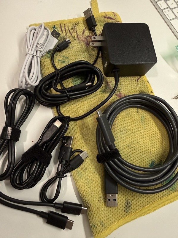 Cable Lot: Working Usb C Cables, 15W Insignia Charger, Logitech Usb C To Usb A