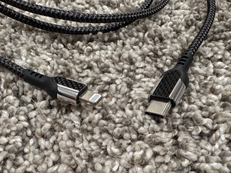 USB-C To Lightning Cable 1m Carbon Fiber Mon Carbone MFi-Certified Fast Charger