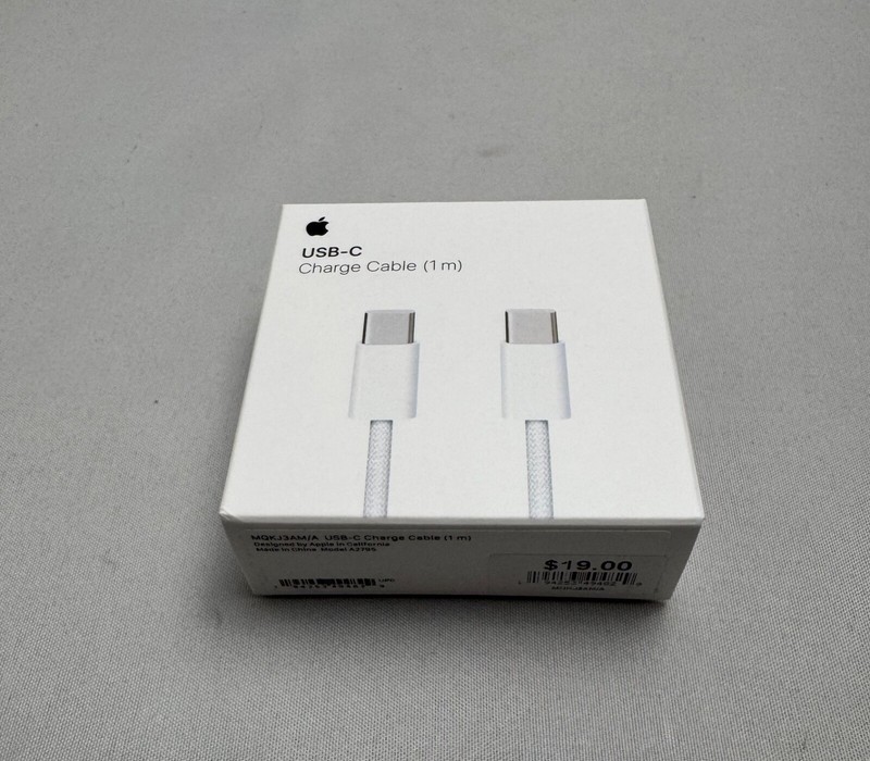 Apple USB-C Cable - 1m - BOX & MANUALS ONLY gallery