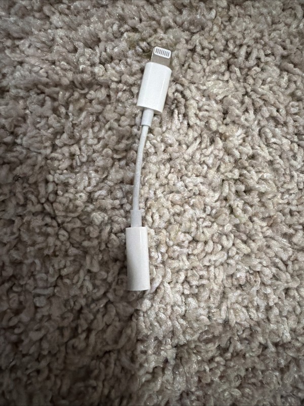 Apple MMX62AM/A 3.5mm Audio Adapter