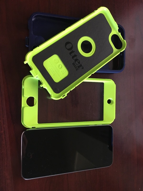 Apple iPod Touch 5th Generation - 32gb with Otter case gallery