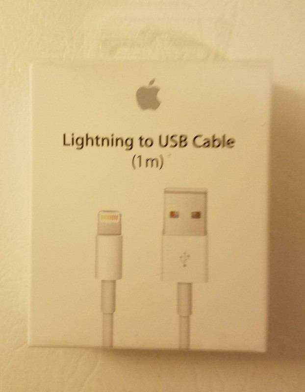 Apple MD818AM/A Lightning to USB Cable (1 m)