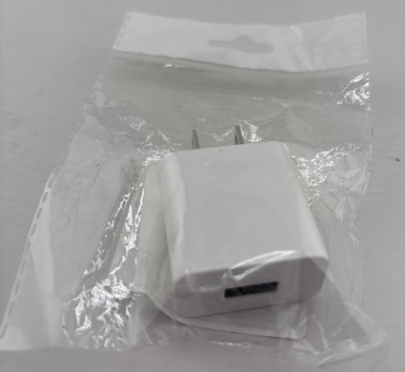 MobilEssentials White USB Wall Charger. New gallery