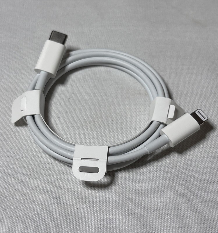 Genuine Apple USB-C to Lightning Cable 3ft Charging Cable. Works! gallery