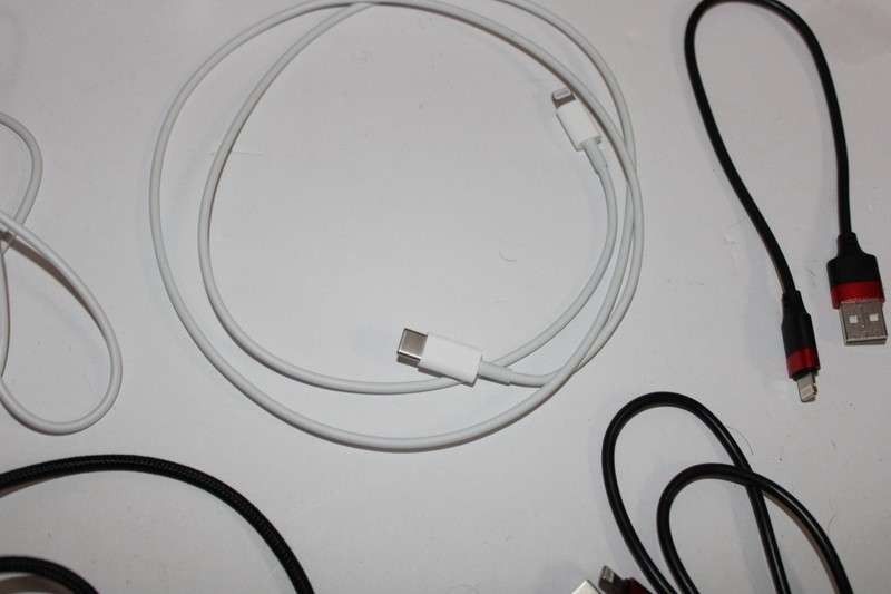 Lot Of 10 Apple Lightning to USB Cable - White And Black plus an Aw Charger gallery