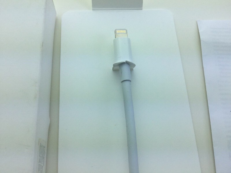 New Genuine OEM Apple A1439 Lightning to VGA Adapter MD825ZM/A gallery