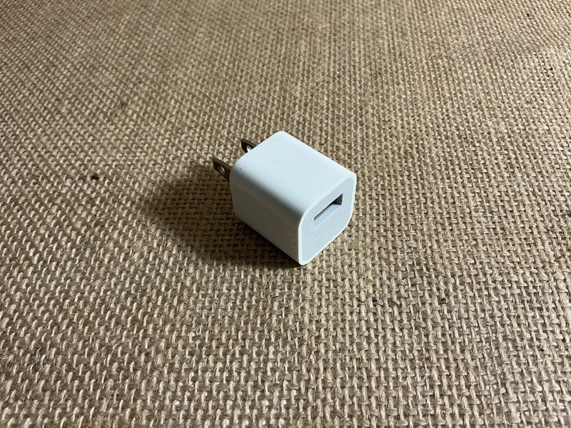 Apple USB CHARGING BASE in white, for cell phones * charging bases only gallery