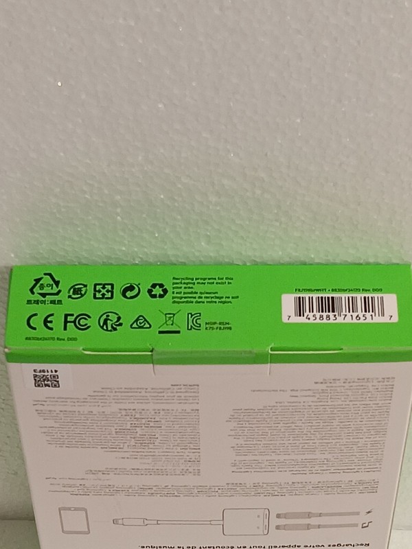 Belkin Audio + Charge Rockstar Adapter For iPhone - White Brand New gallery