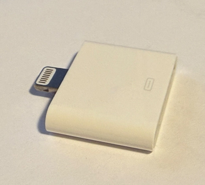Genuine Apple Lightning to 30-Pin Adapter Sync Charge Connector A1468