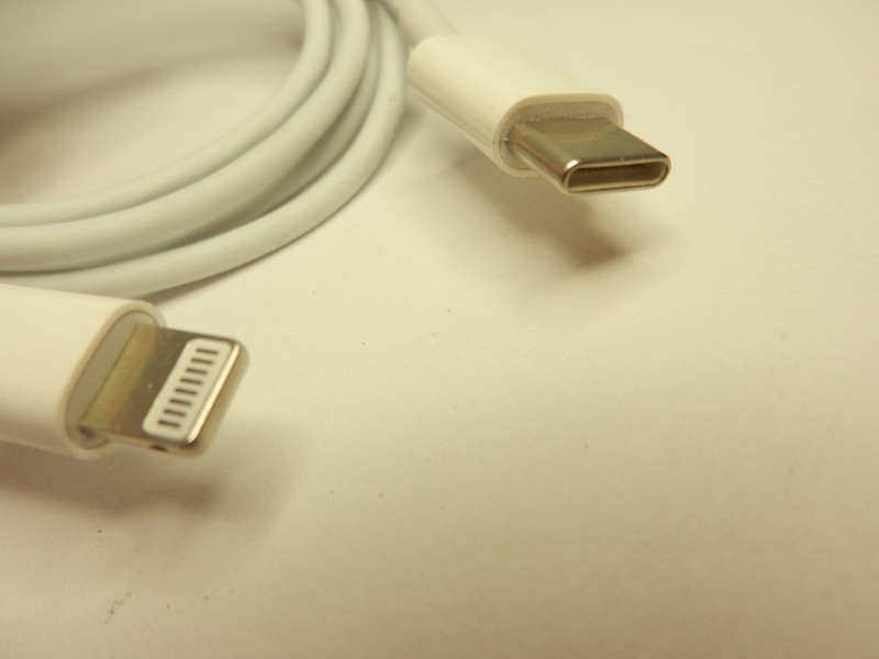 2x BRAND NEW OEM Apple USB-C to Lightning Charging Cables 1m For iPhone / iPad