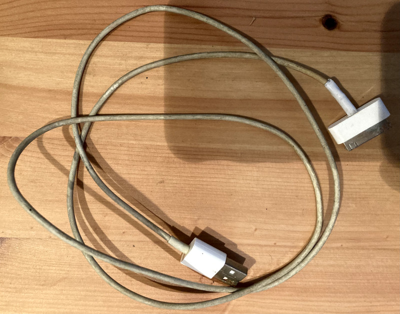 Genuine Original Apple 30 Pin to usb cable 1m MA591G/C iphone ipad gallery