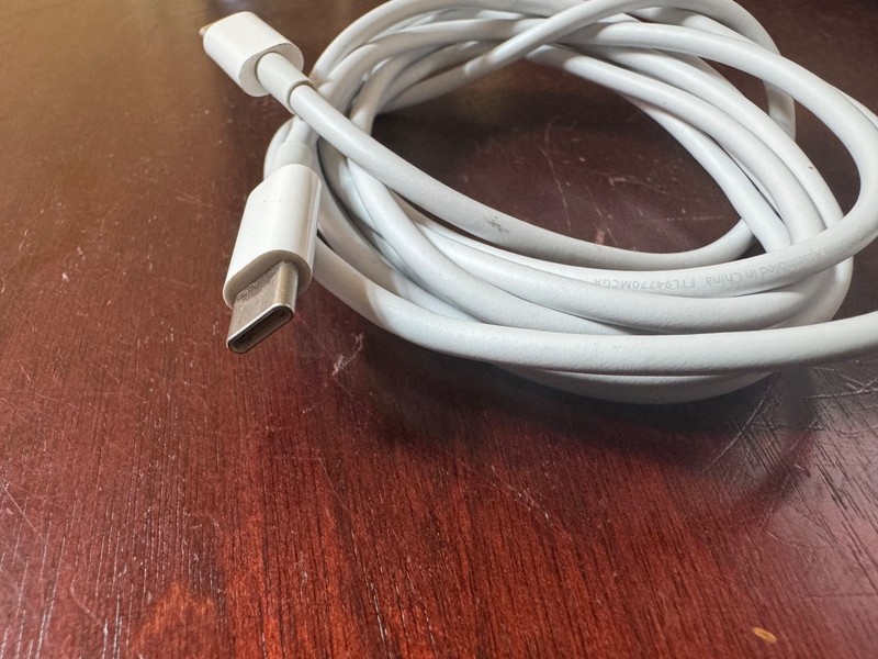 Apple MLL82AM/A USB-C to USB-C 2 Meter gallery
