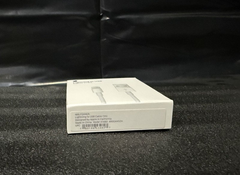 Sealed Apple Lightning to USB Cable 1m White Charging & Data Sync MXLY2AM/A gallery