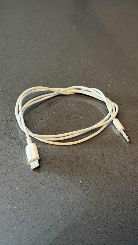 Insignia MFi-Certified Lightning to 3.5mm Audio Adapter Cable
