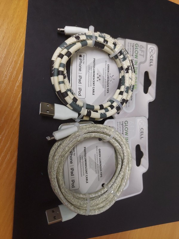 (2) Cell Brand Glow In The Dark 6 Foot Apple Charger
