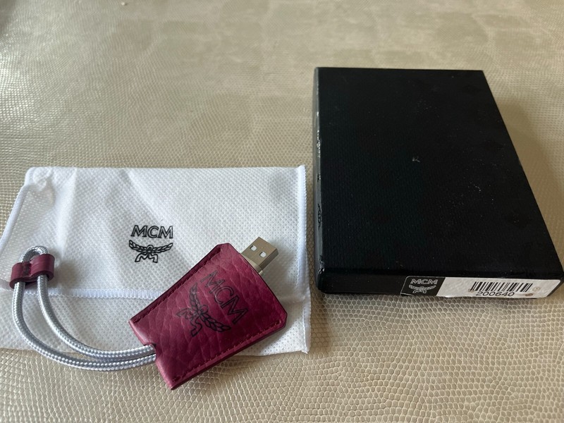 MCM Worldwide Maroon Vestios Apple iPhone Lightening Bolt to USB Charging Cable