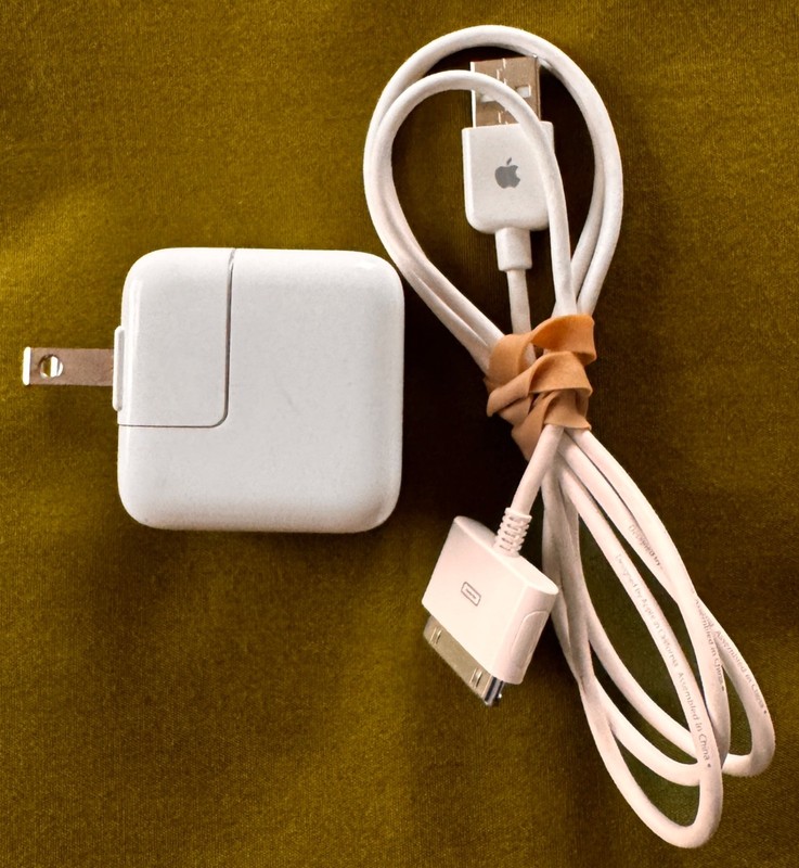 Apple 10w USB Power Adapter 30 Pin USB Cable Bundle White NC A1357 iPhone iPad