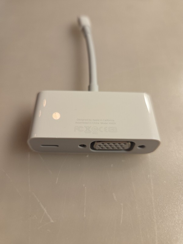 A1439 Apple Lightning To VGA Adaptor