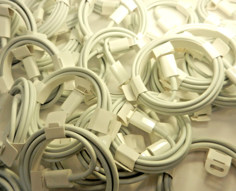 2x BRAND NEW OEM Apple USB-C to Lightning Charging Cables 1m For iPhone / iPad gallery