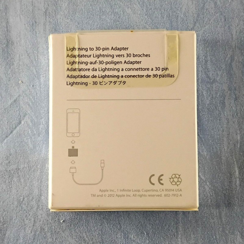 Apple MD823ZM/A Lightning To 30-Pin Adapter gallery