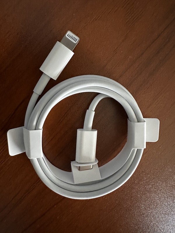 Apple Original- USB-C to Lightning Charging Cable (1m/3.3ft), OEM - NEW !!! gallery