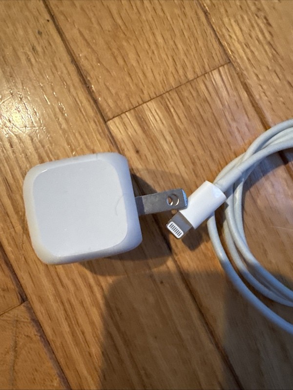 Genuine APPLE Lightning USB Cable 3.3ft with Belkin plug gallery