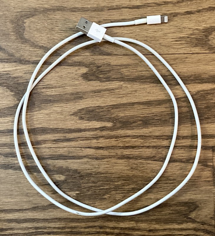 Apple MD818AMA 1M Lightning to USB Cable - White gallery