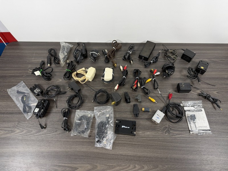 Huge Electronics Cable & Power Adapter Lot Targus Motorola Nokia RCA USB OEM