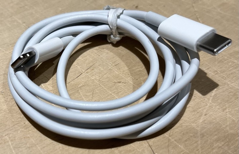Apple USB-C to Lightning Charging Cable 1m A2561 gallery