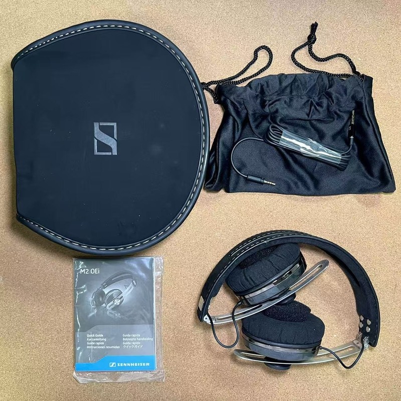 Sennheiser MOMENTUM on-Ear 1st Gen Black Wired on-ear Headphones For iPhone/iPad gallery