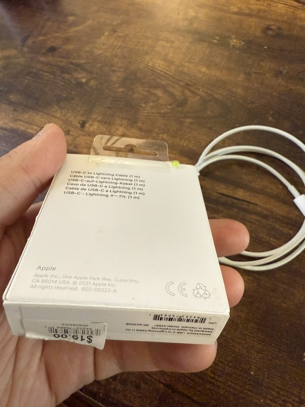 Apple USB-C to Lightning Cable 1m for iPhone - 1 meter authentic Apple cable gallery
